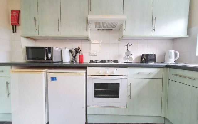 2-bedroom House Near Town With Superfast Wi-fi