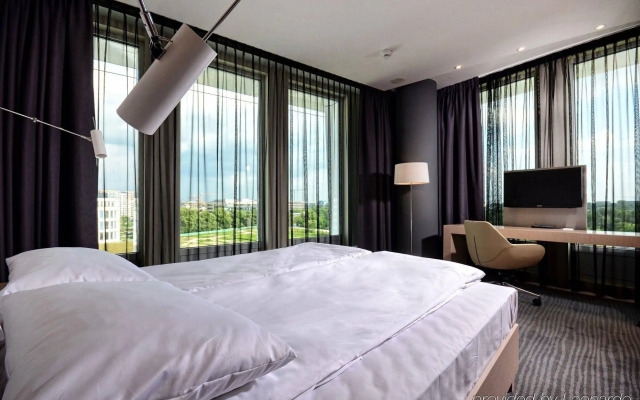 Sound Garden Hotel Airport