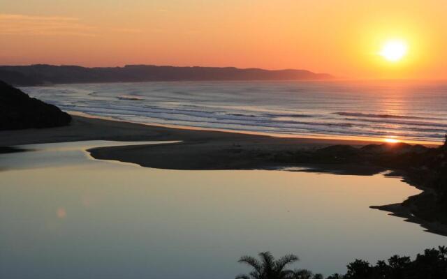 Buccaneers Lodge & Backpackers