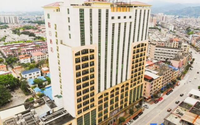 Holiday Hotel