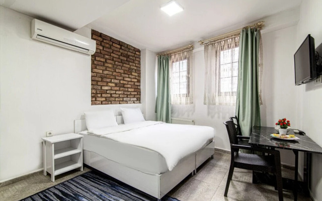 Comfy Studio Flat With Great Location in Beyoglu