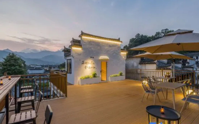 Hongcun Lane Wang·Light Luxury Holiday Homestay (Yuenuma Branch)