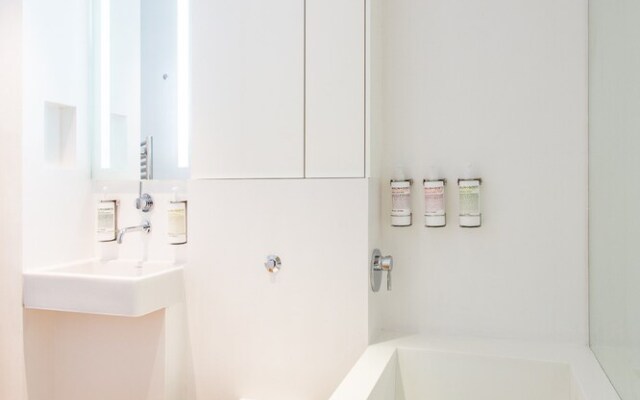 2 Bed 2 Bath Apartment Off Regent Street