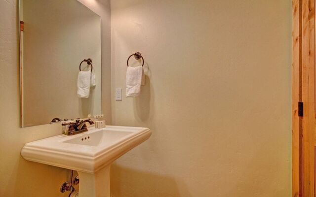 Maggie Point 3 Br condo by RedAwning