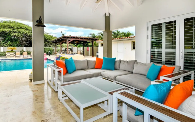 Gorgeous Mansion, Private Pool, Outdoor Kitchen!
