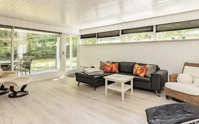 6 Person Holiday Home in Hojslev