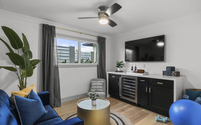 Valley View Chic Home w Backyard Oasis