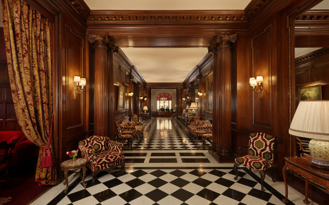 Hotel Raphael
