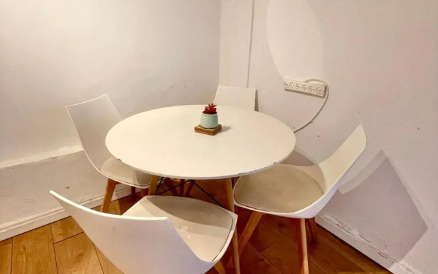 Low-Cost Guesthouse - By The Beach!