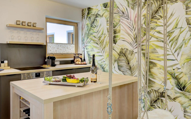 Ju and Me Garden Lodge