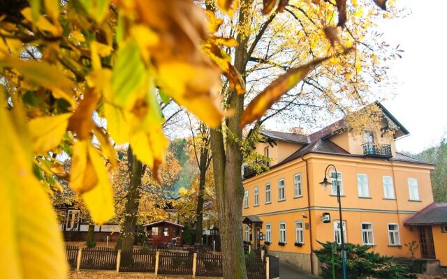 Hotel "PRAHA" Potštejn s.r.o.