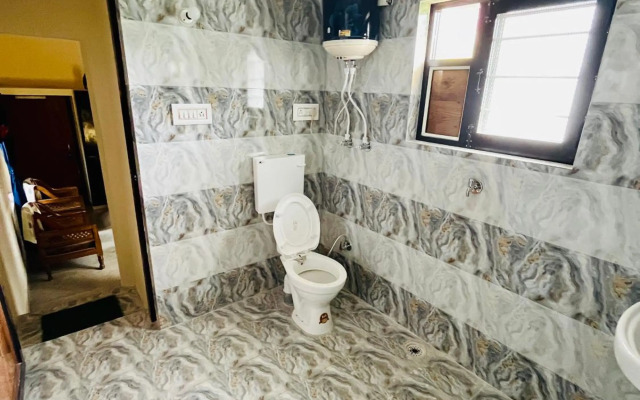 Cheerful 2 BHK Home With Free Parking & Nature View