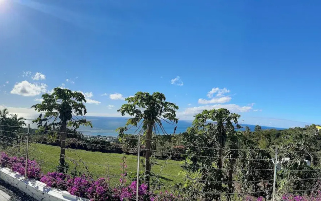 Apartment in Montagne Charlot With Stunning View of the Lagoon
