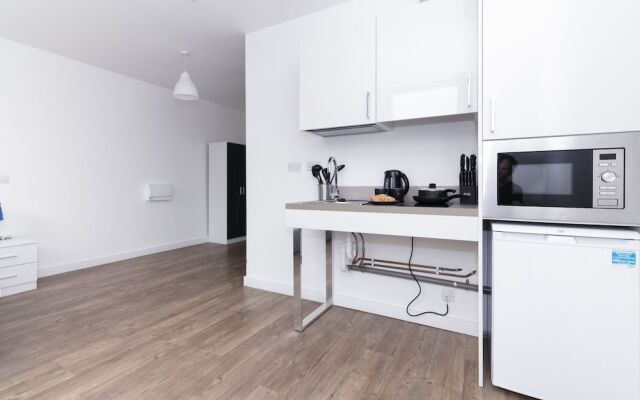 Central and Modern Studio in lively Liverpool