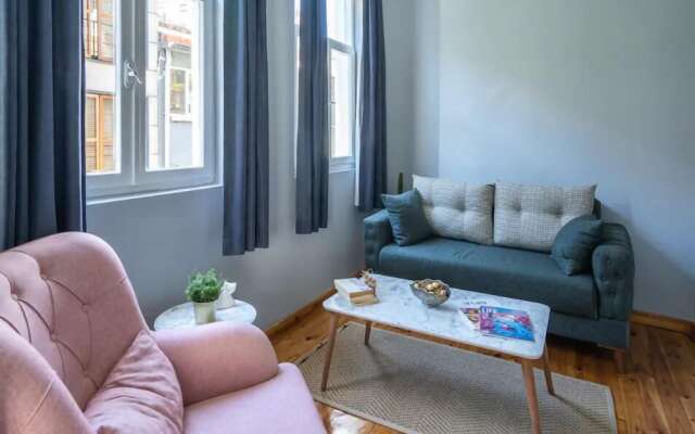 Apartment with Garden View