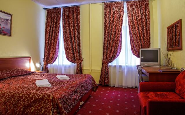 Apartments on Liteynyy