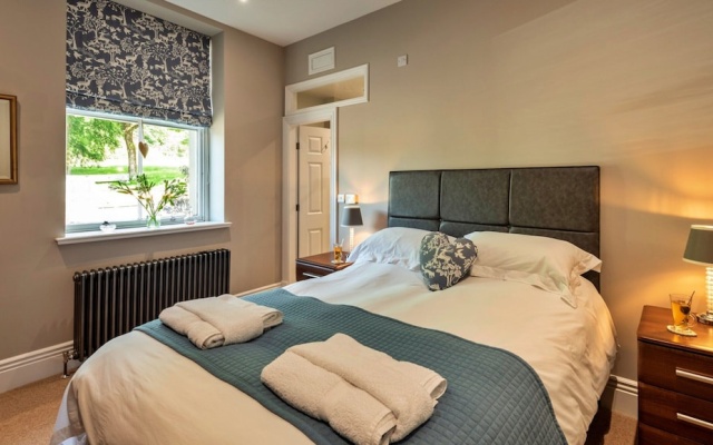 Elegant Apartment in Buxton, No Deposit