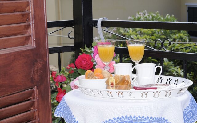 Traditional Greek Maisonette Antiperni