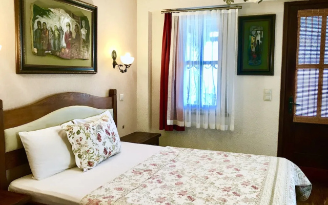 Ada Bacchus Hotel