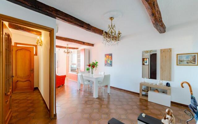 JOIVY Sunny 2-Bed Flat Near Aquarium