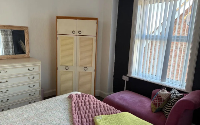 10 Guests - 5 Bedrooms - Free Parking - Petok