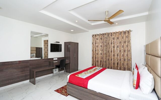 OYO 10277 Hotel Delux Golden