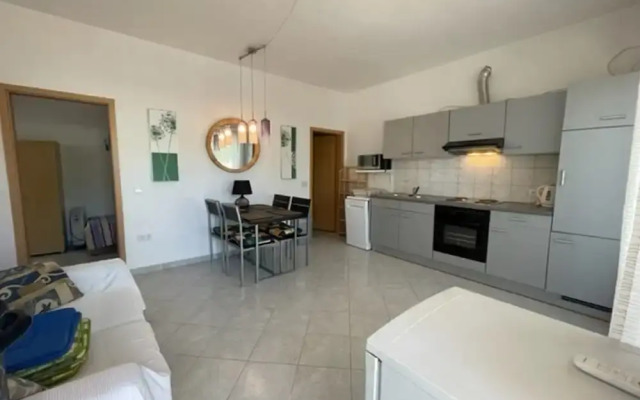 Appealing Apartment With Garden