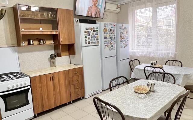 Zolotoy Shmel Guest House