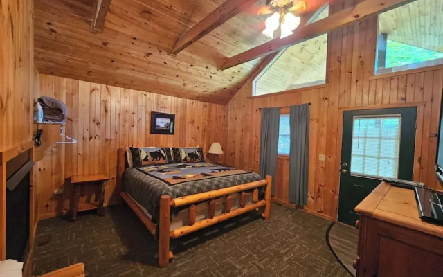 Urban Escape - 1BR King Cabin