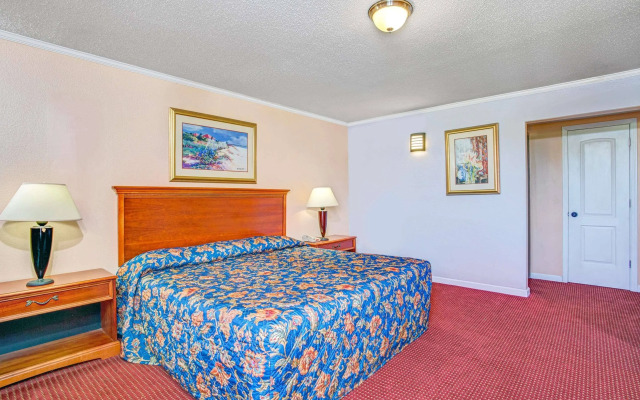 Red Roof Inn Suffolk