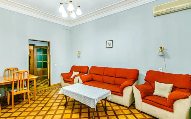 M Estate. Targovu. Nizami Street 4 room. (021).