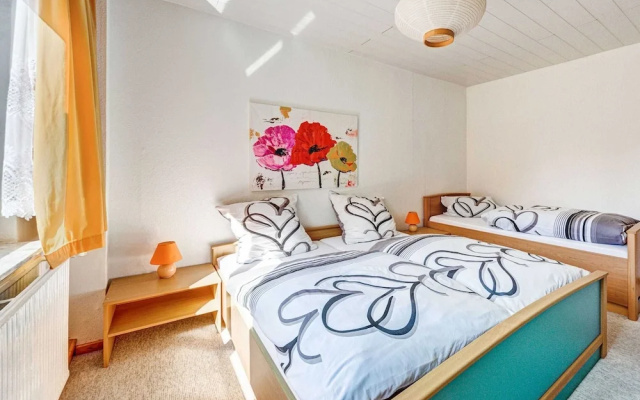Cozy Apartment Near Trails