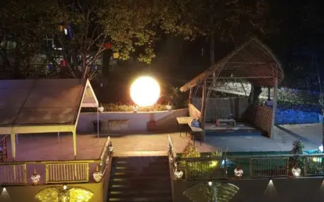 Yueting Hot Spring B&B