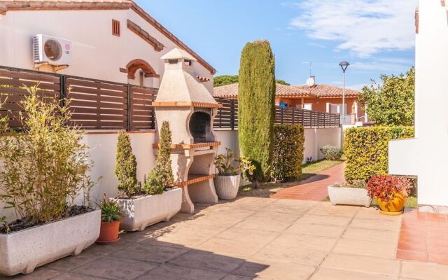 Cosy Holiday Home L'escala With Swimming Pool