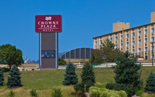 Crowne Plaza Omaha Old Mill