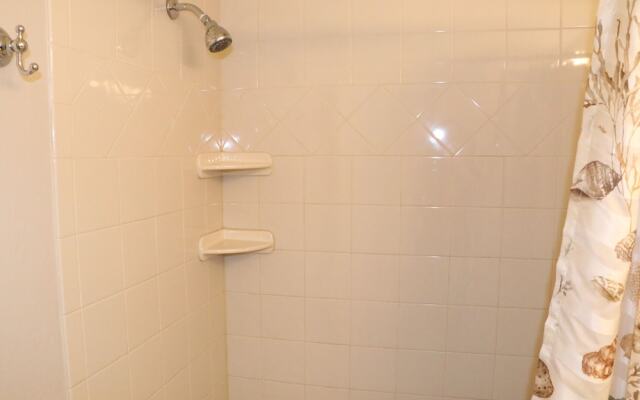 Jamaica Royale - 702 - 2 Br Condo