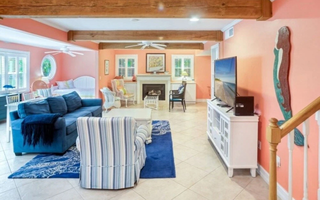 Lollipop 3 Bedroom Home by RedAwning