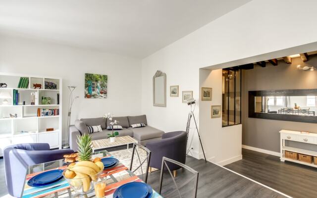 Louvre - Saint Honore Area Apartment