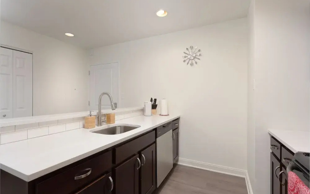Downtown LA Fully Furnished Apartment