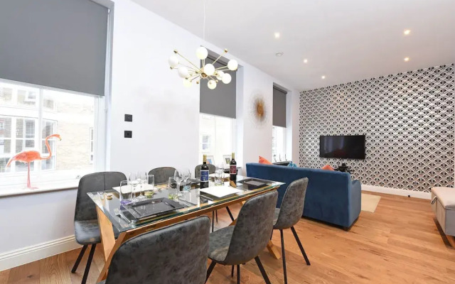 Stylish & Spacious Deluxe Apartments near Victoria Station