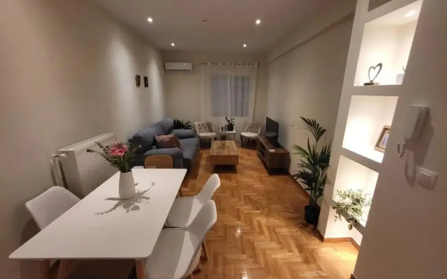 2 bd Renovated Flat at Acropolis