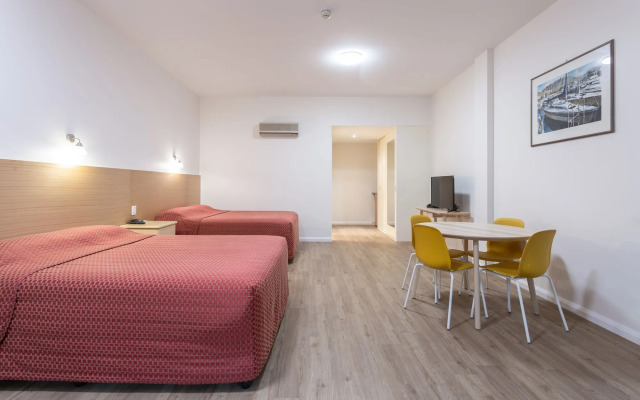 Mayfair Plaza Motel