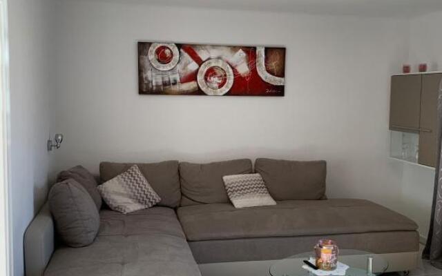 Moderne 2 Zimmer Wohnung mit Vollausstattung