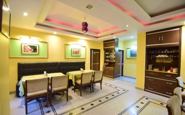 OYO 11494 Hotel Marc