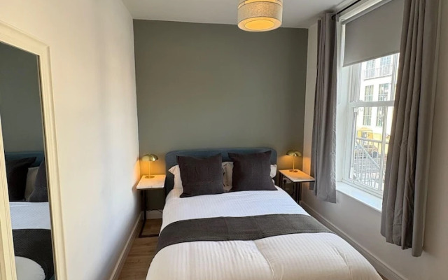 2 x bed city apartment with parking