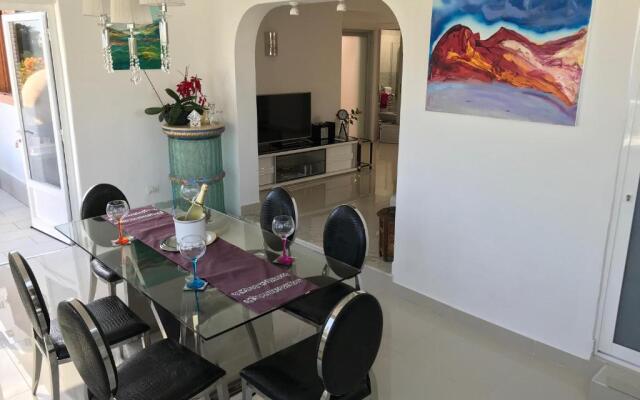 Villa Ola, Golf del Sur