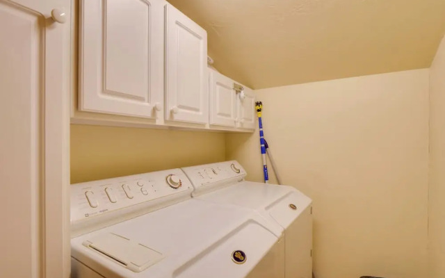 Hot Tub & Ski Shuttle: Rustic Breckenridge Retreat