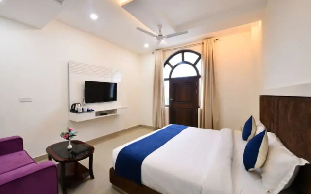 Click Hotel Narayana