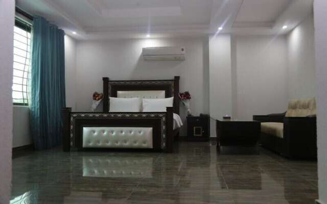 Pool & Park Hotel