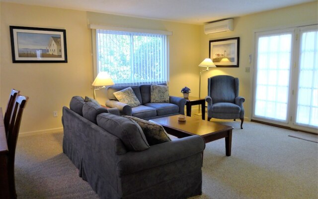 10 Gray - 2 Bedroom Condo
